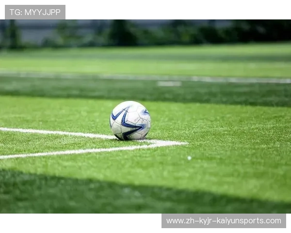 足球训练中的小场对抗与技术磨练